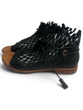 John Fluevog “ ACE” BlackLace-Up Cut Out Leather Sandals 9